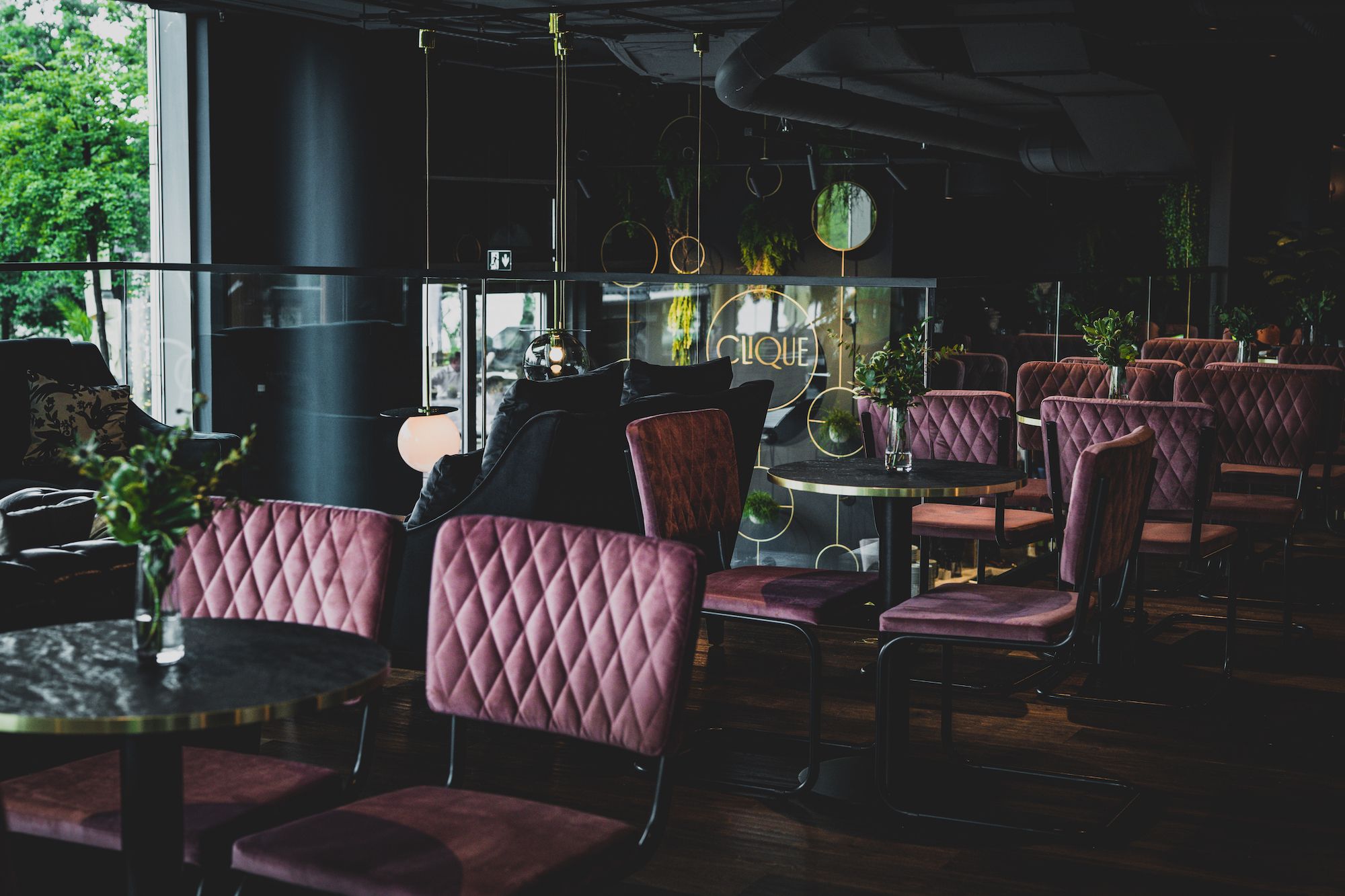 CLIQUE Café & Bar